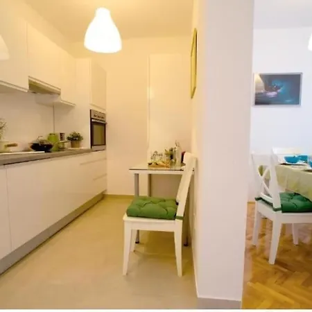 Front Apartment *